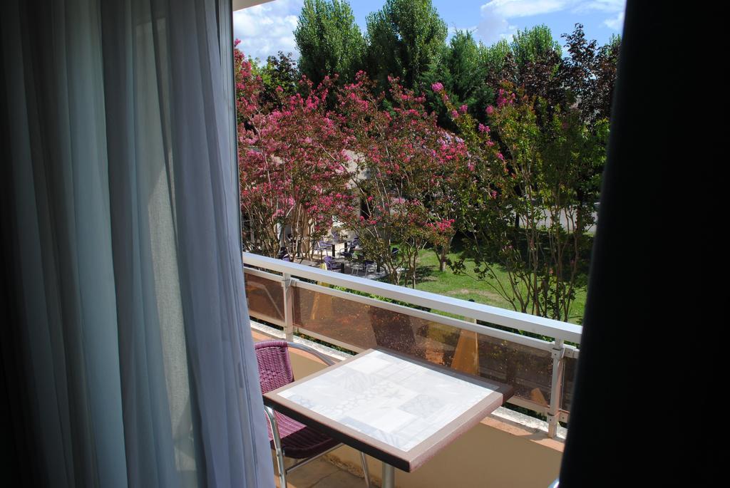 Le Fleurance - NOUVELLE équipe - Groupe LOGIS Hôtels Exterior foto